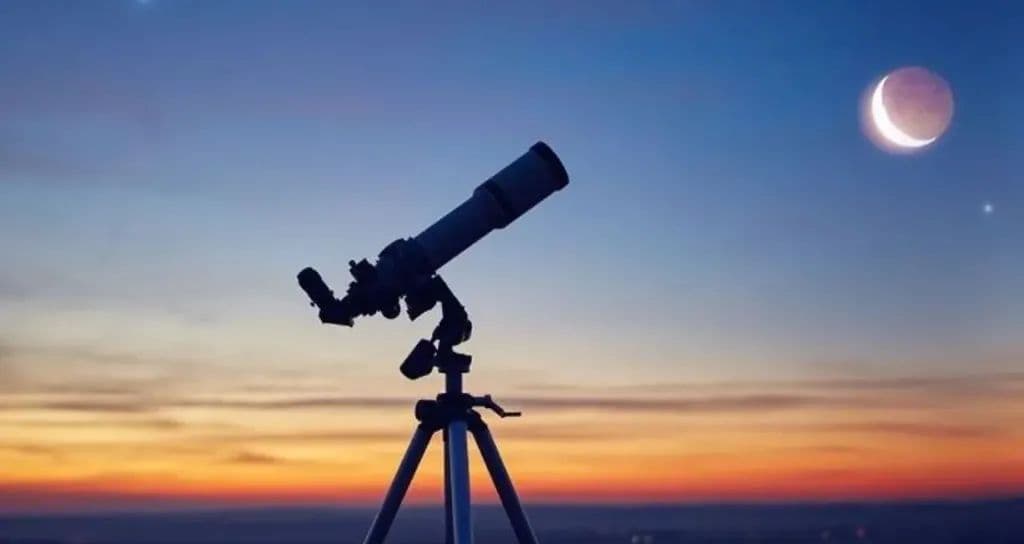 تحري رؤية هلال أول أيام عيد الفطر المبارك