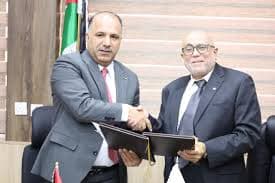 ألواح شمسية ومشاريع طاقة متجددة